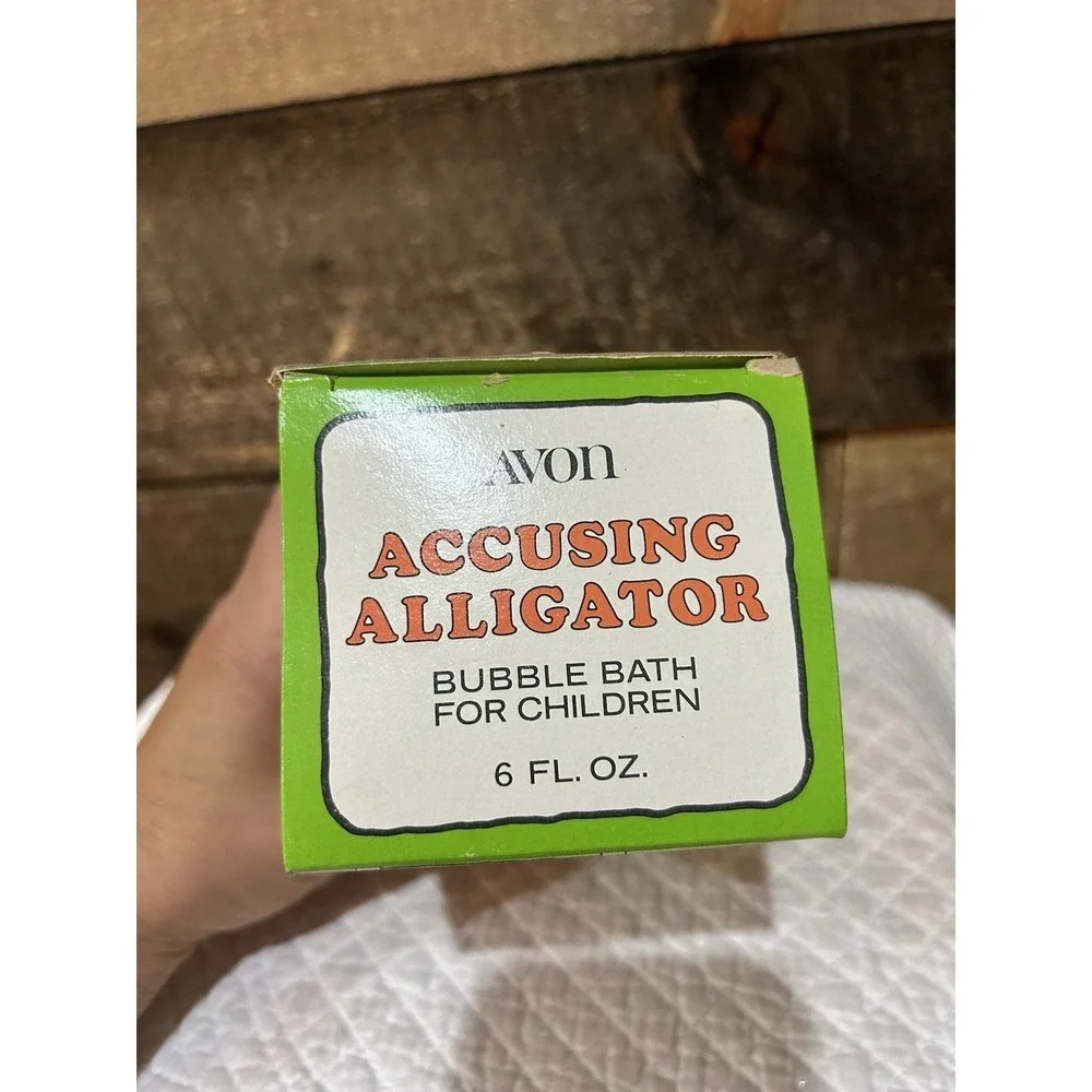 Vintage Avon Accusing Alligator Bubble Bath NOS Full‎